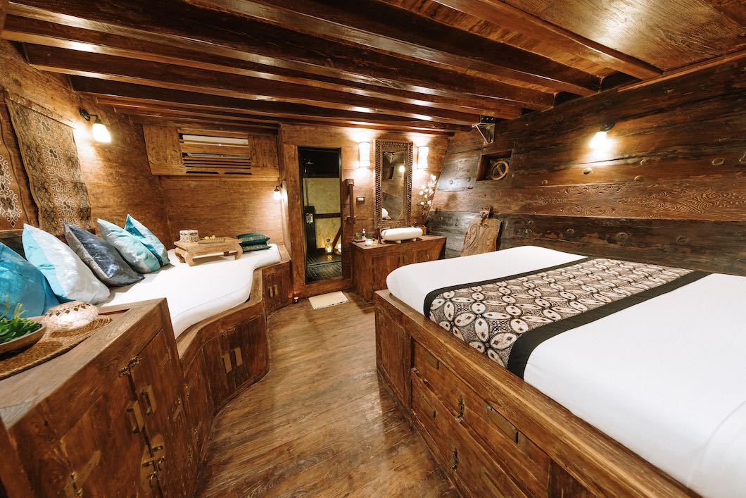 Dayak deluxe cabin arenui liveaboard 